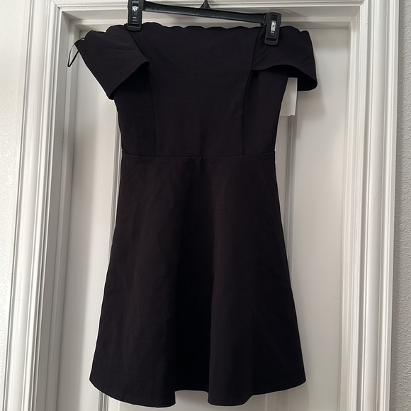 SOCIALITE Scallop Off the Shoulder Cocktail Dress - Picture 2 of 5